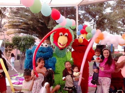 PLAZA SESAMO ABELARDO, ELMO COMEGALLETAS